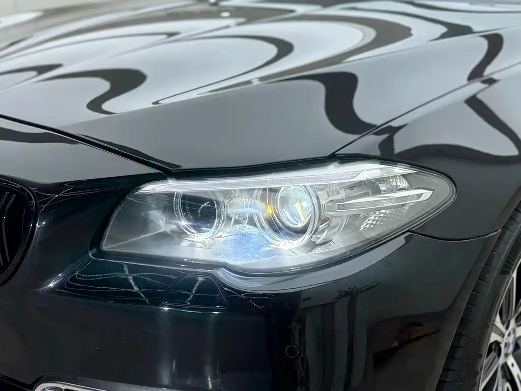 BMW 5 Series — миниатюра 6