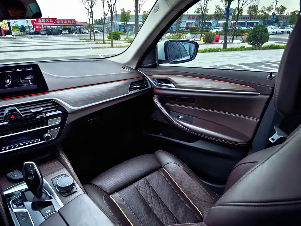 BMW 5 Series — миниатюра 24