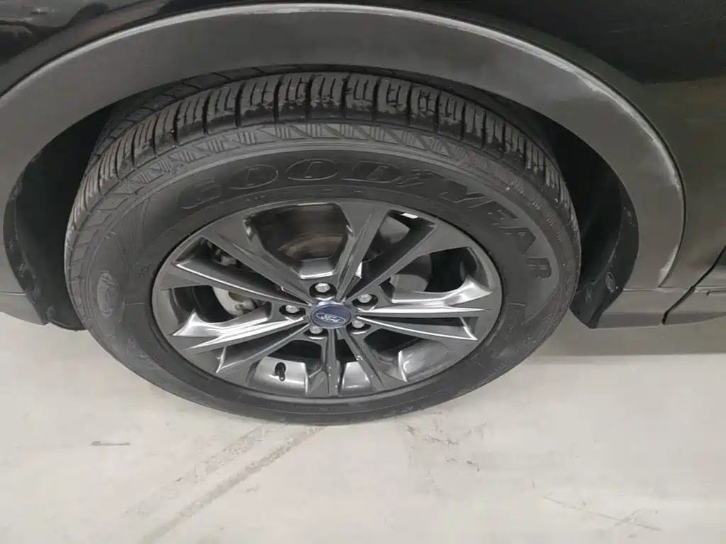Ford Kuga — миниатюра 23