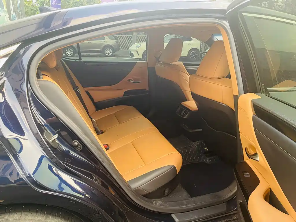 Lexus ES — миниатюра 12