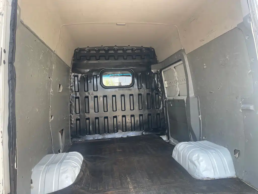 IVECO Daily — миниатюра 9