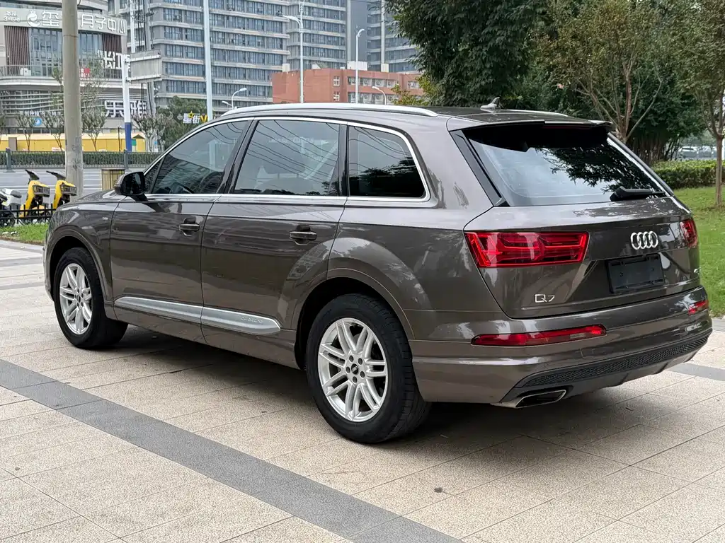 Audi Q7 — миниатюра 6