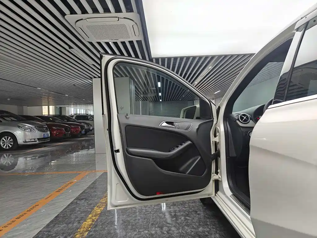 MERCEDES-BENZ B CLASS