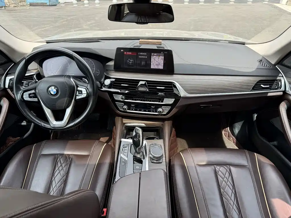 BMW 5 Series — миниатюра 11