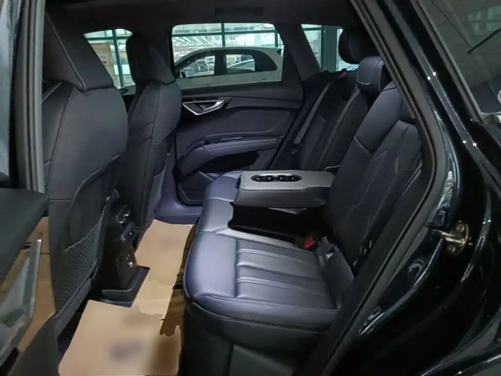 Audi Q4 e-tron — миниатюра 17