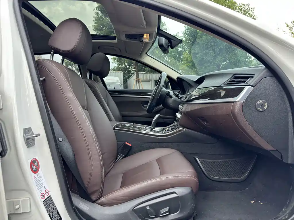 BMW 5 Series — миниатюра 9