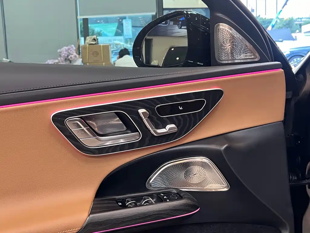 Mercedes-Benz E-Class — миниатюра 10