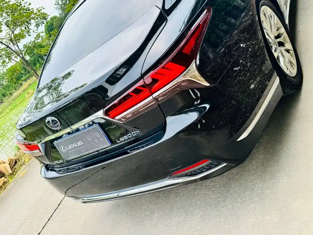 Lexus LS — миниатюра 23