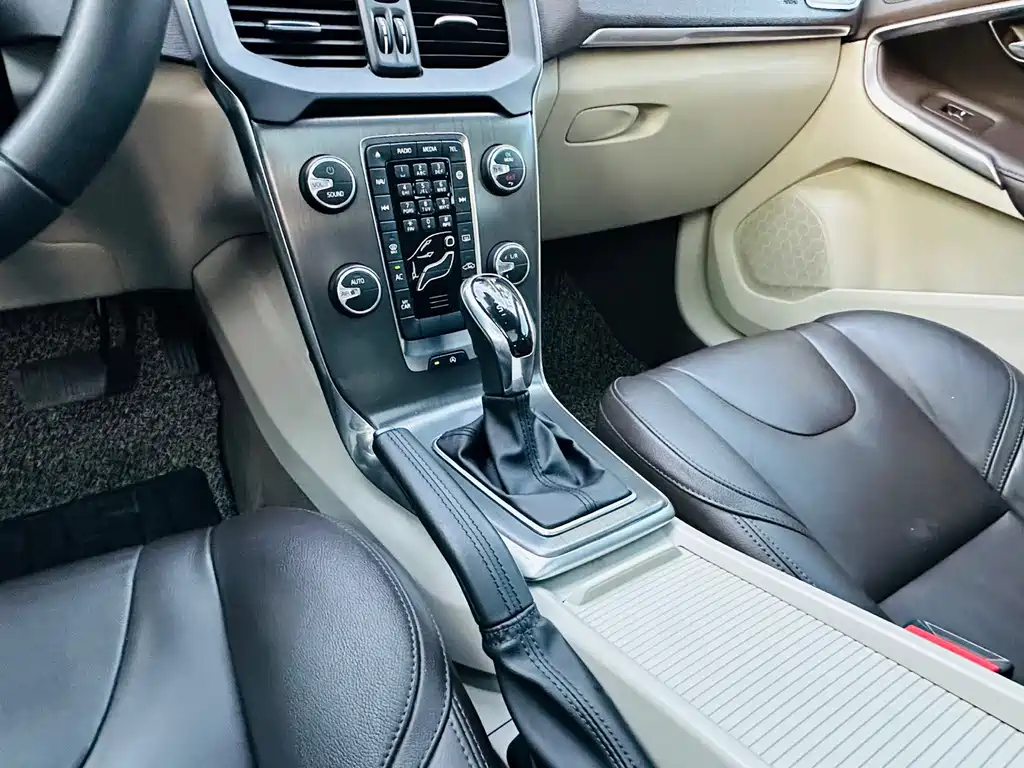 Volvo V40 — миниатюра 12