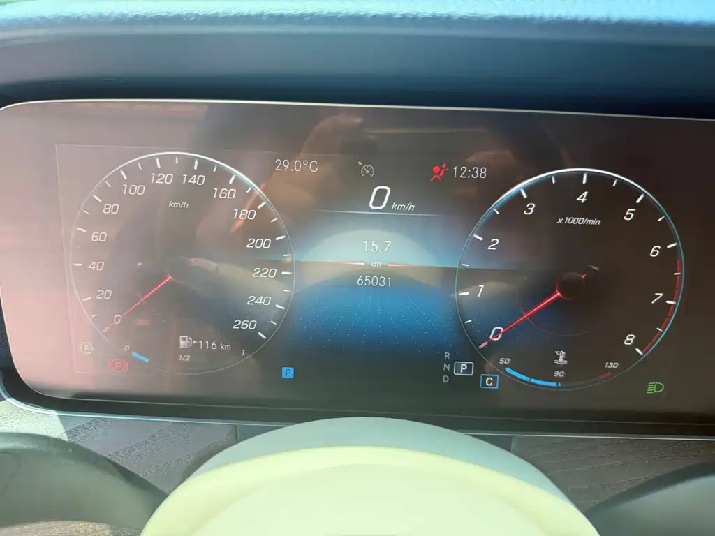 Mercedes-Benz E-Class — миниатюра 8