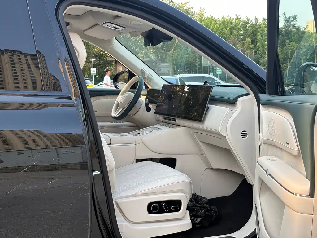 VOYAH Taishan X8 — миниатюра 4