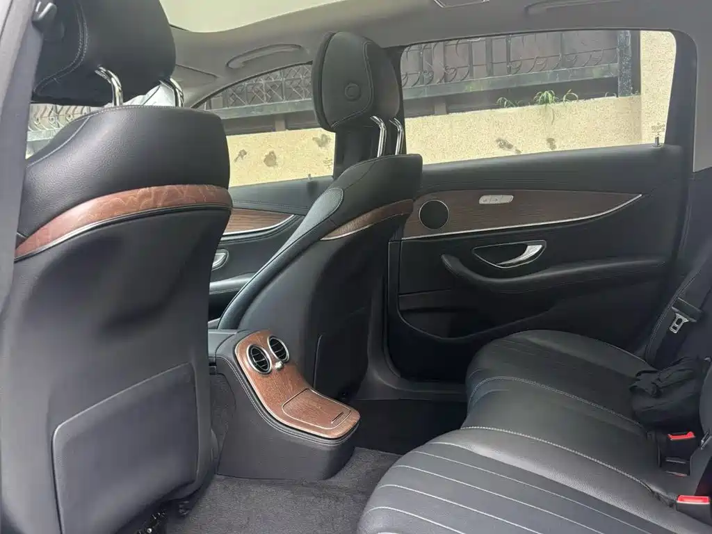 Mercedes-Benz E-Class — миниатюра 8