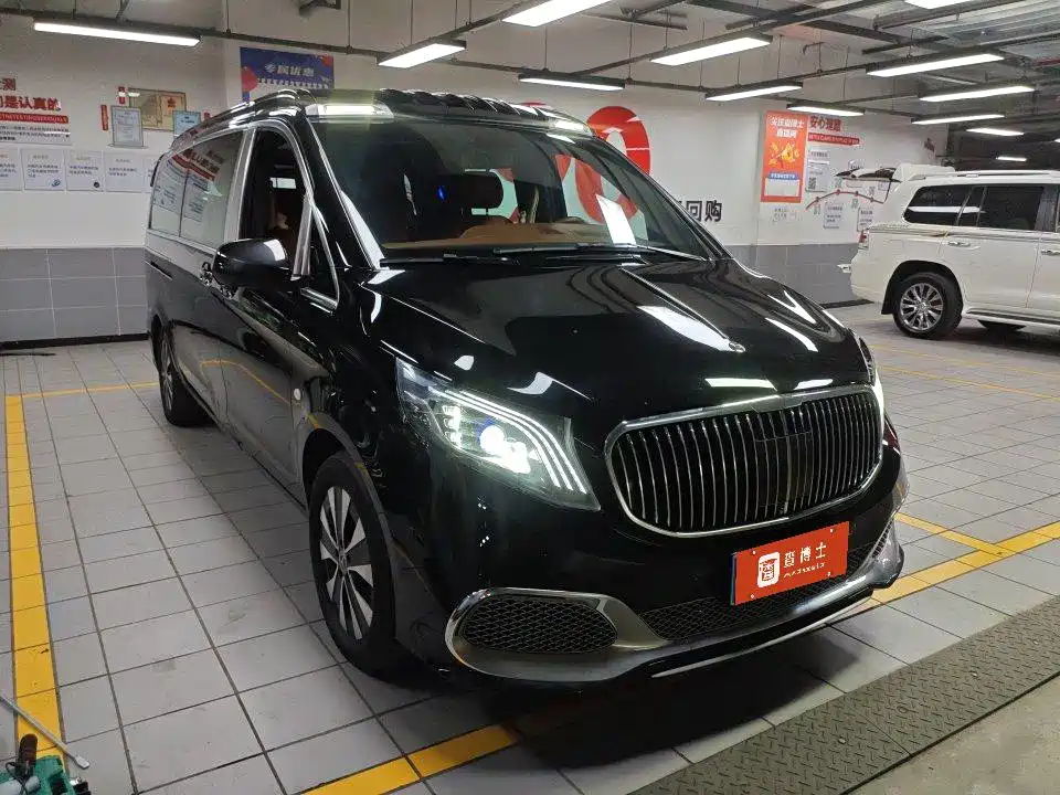 Mercedes-Benz Vito 2023 2.0T Elite 7 мест