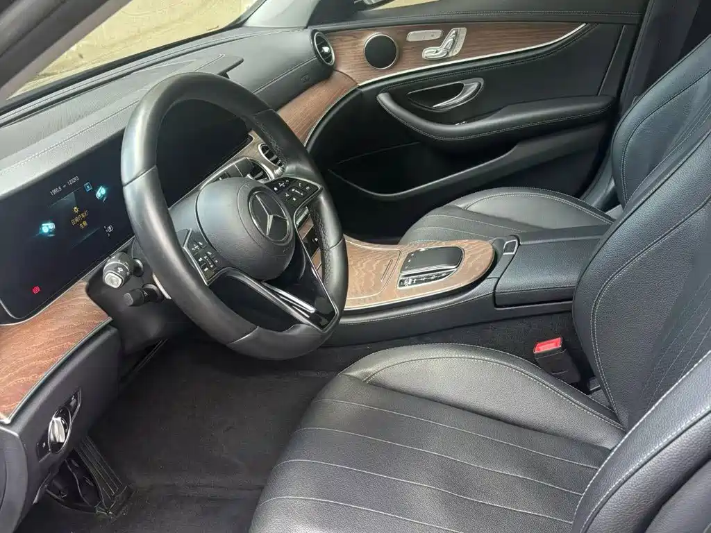 Mercedes-Benz E-Class — миниатюра 6