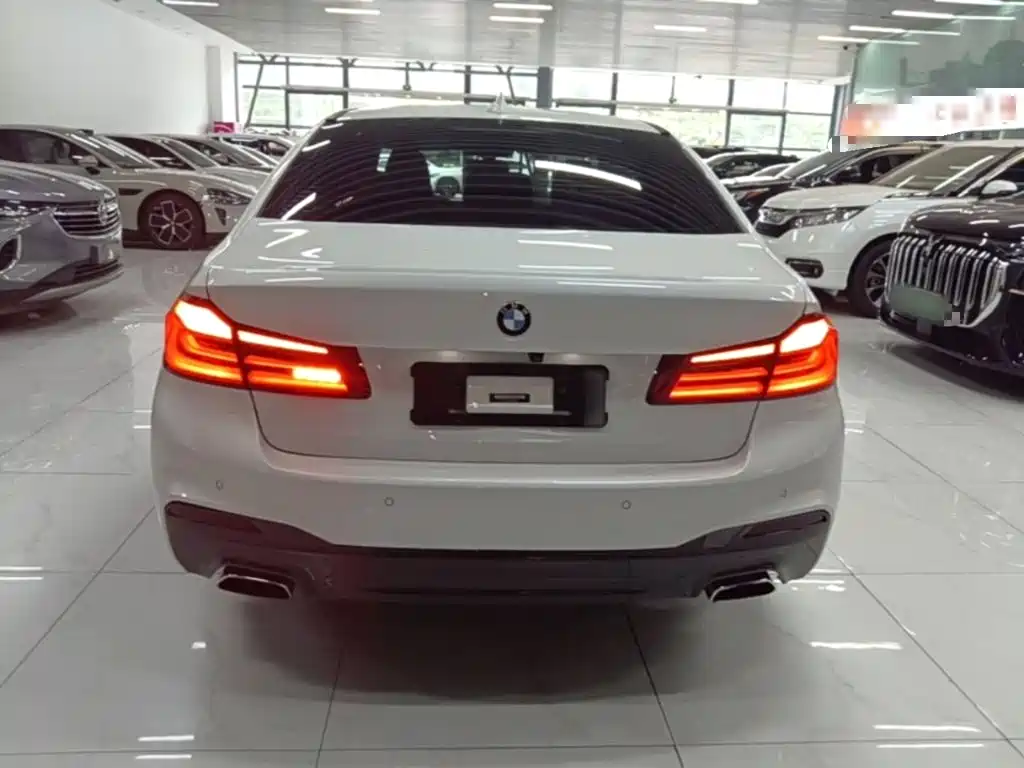 BMW 5 Series — миниатюра 6
