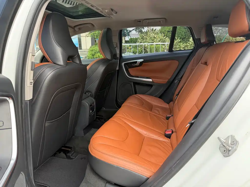 Volvo V60 2015 T5
