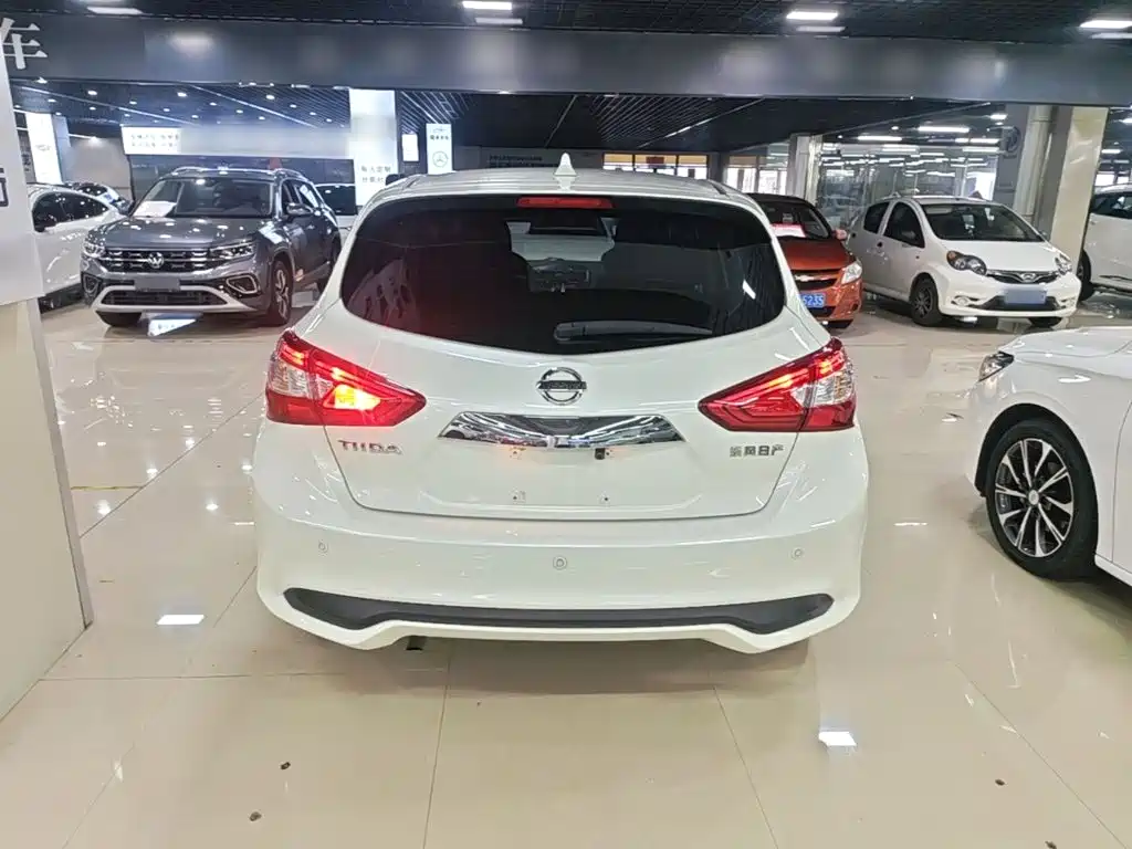 Nissan Tiida — миниатюра 6