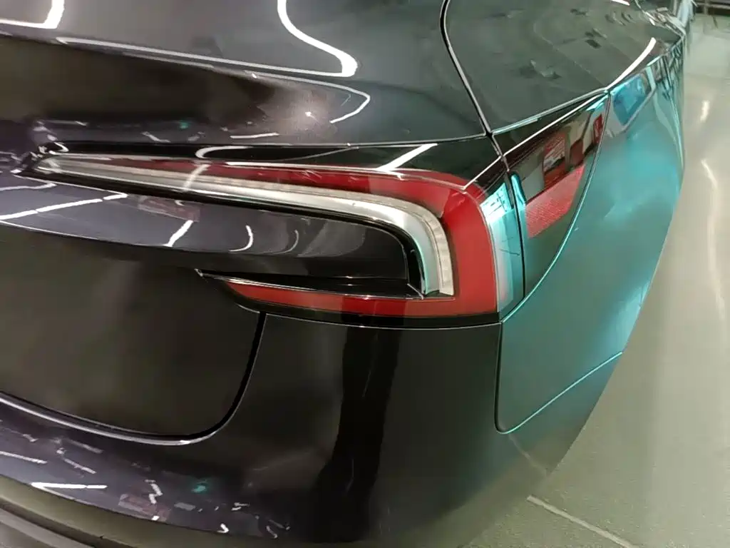 Tesla Model 3 — миниатюра 8