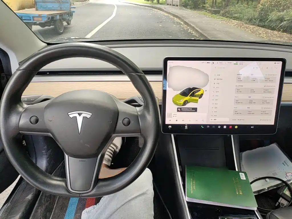 Tesla Model 3 — миниатюра 10
