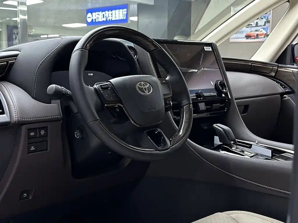 Toyota Alphard — миниатюра 14