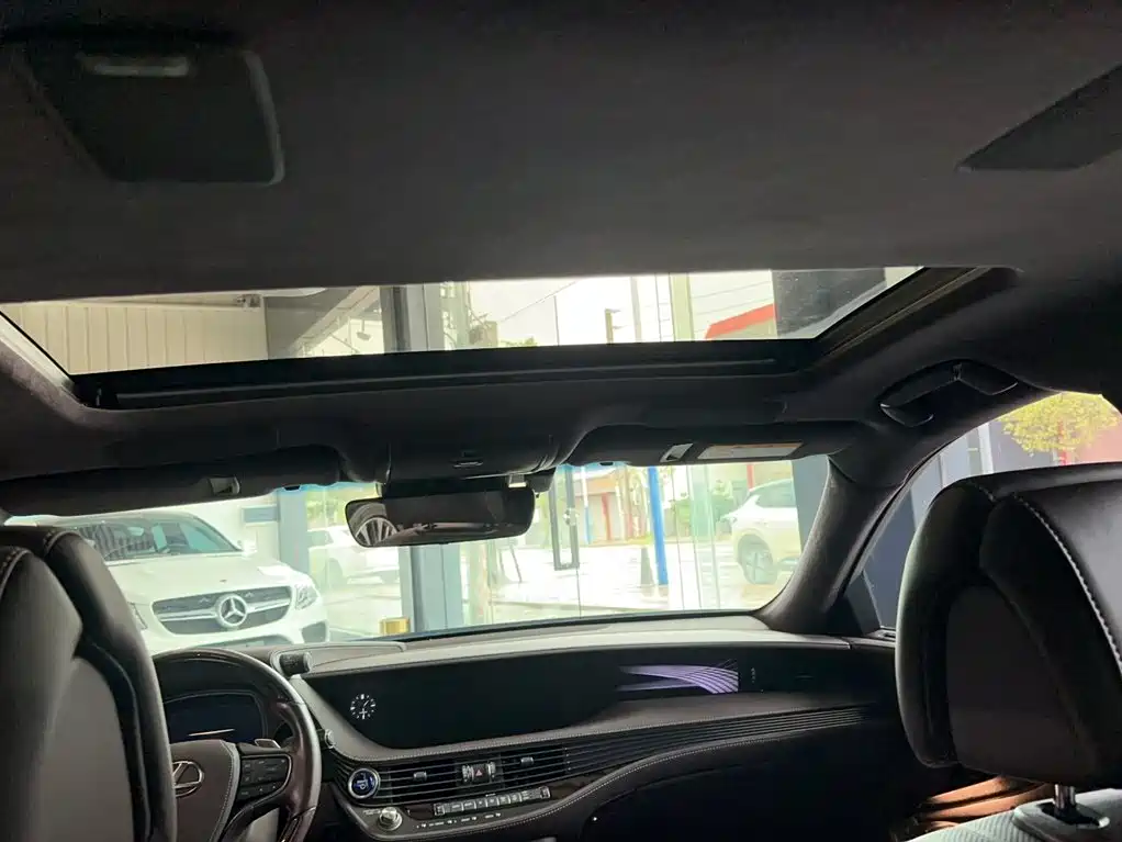Lexus LS — миниатюра 11
