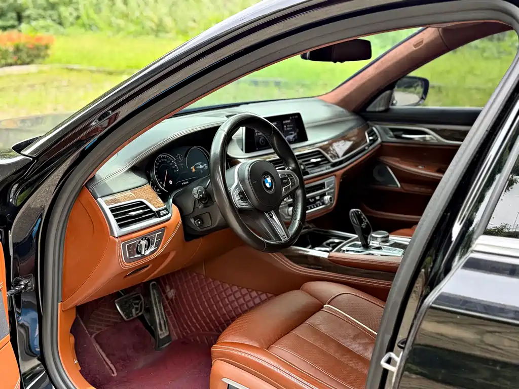 BMW 7 Series — миниатюра 5