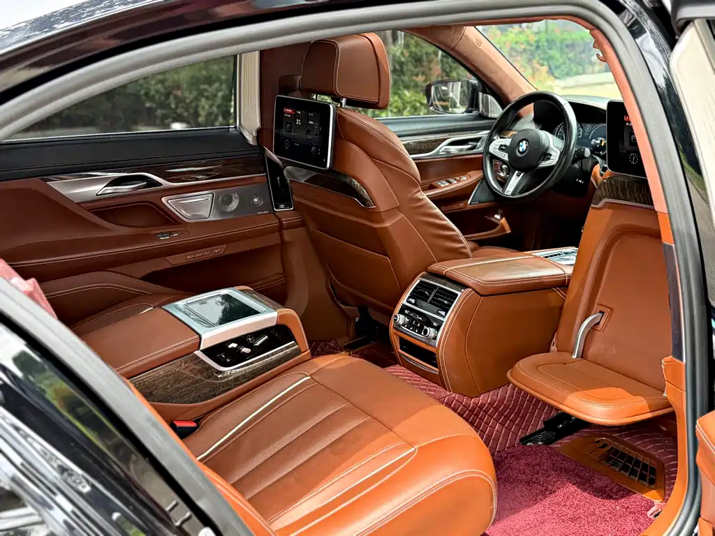 BMW 7 Series — миниатюра 13