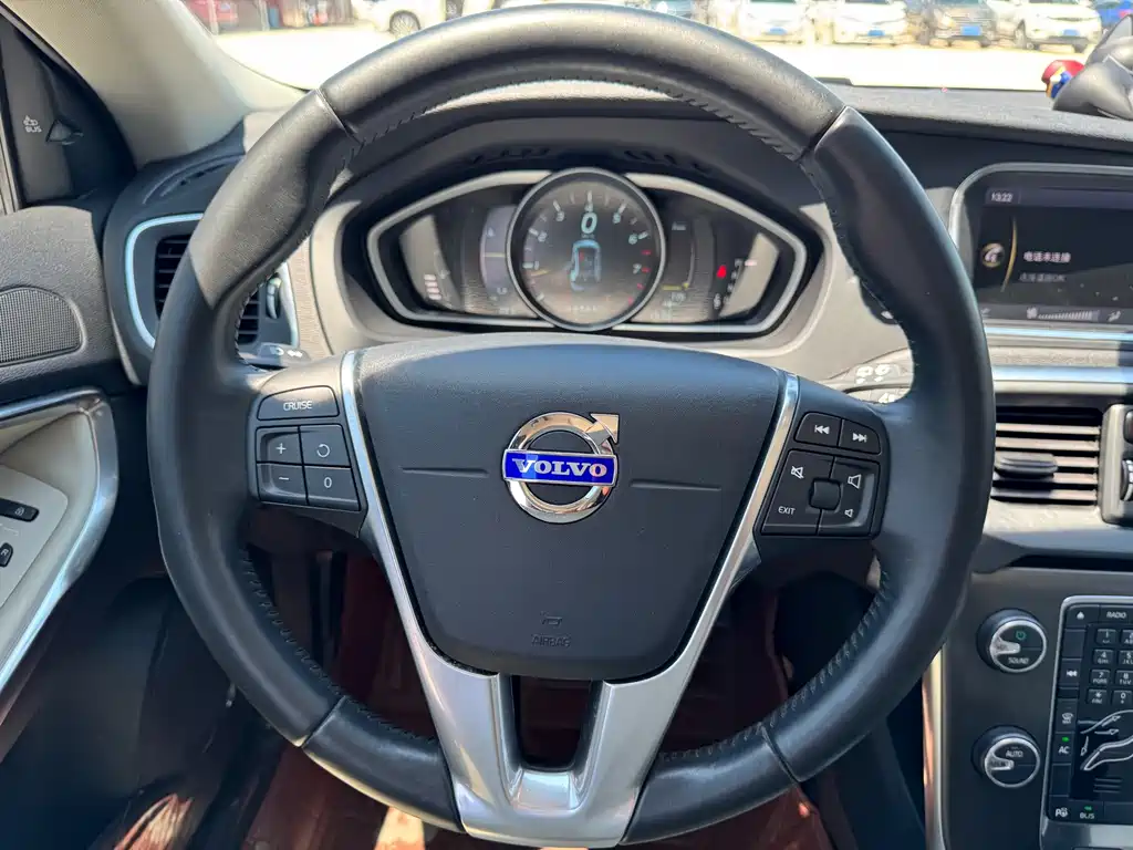 Volvo V40 — миниатюра 13