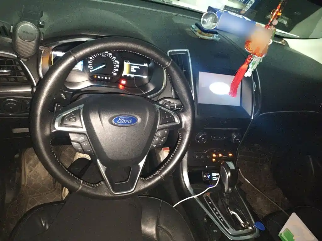 Ford Edge — миниатюра 10