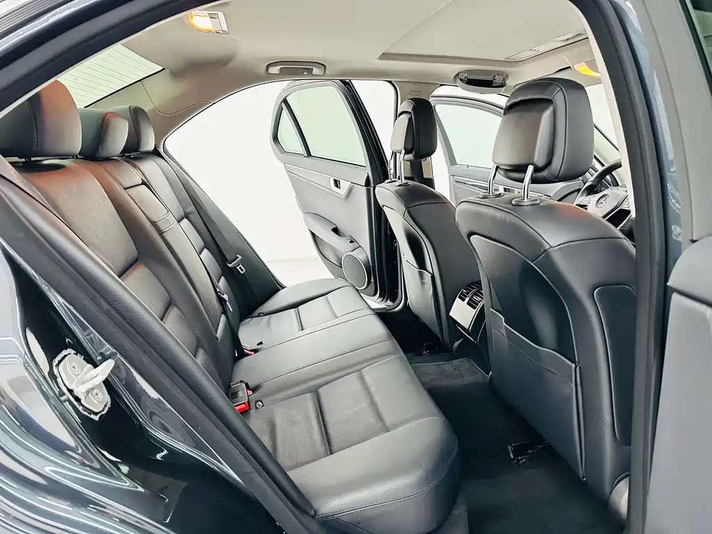 Mercedes-Benz C-Class — миниатюра 12
