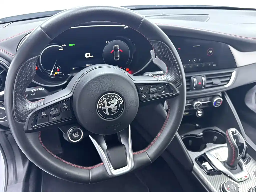 Alfa Romeo Giulia — миниатюра 4