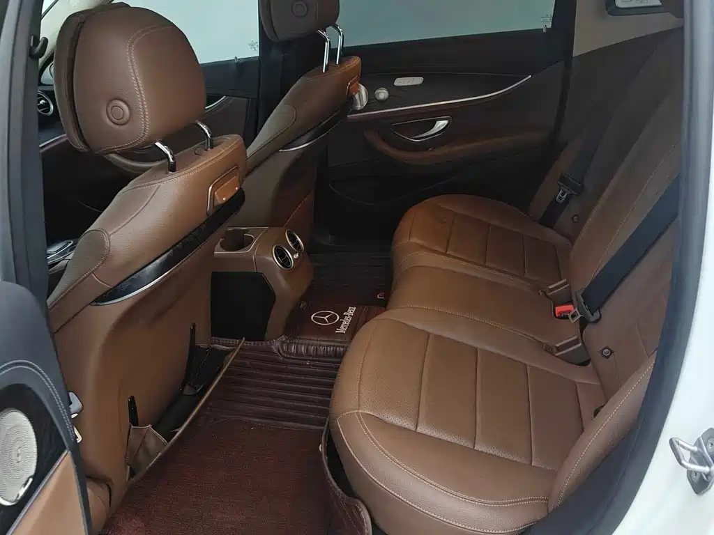 Mercedes-Benz E-Class — миниатюра 6