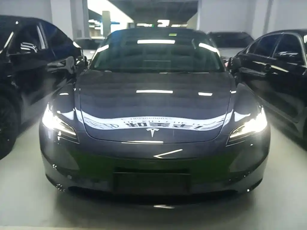 Tesla Model 3 — миниатюра 3