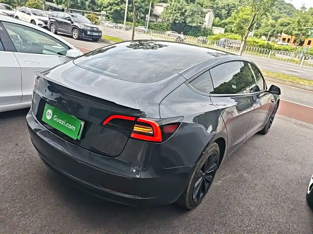 Tesla Model 3 — миниатюра 7