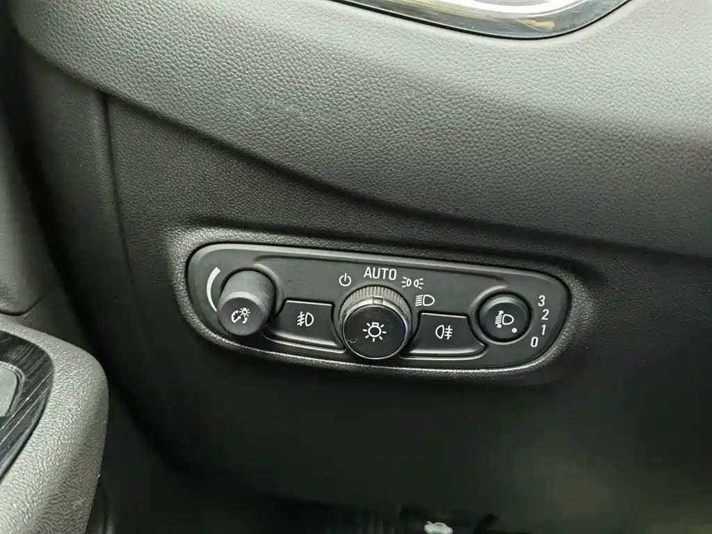 Chevrolet Equinox — миниатюра 21