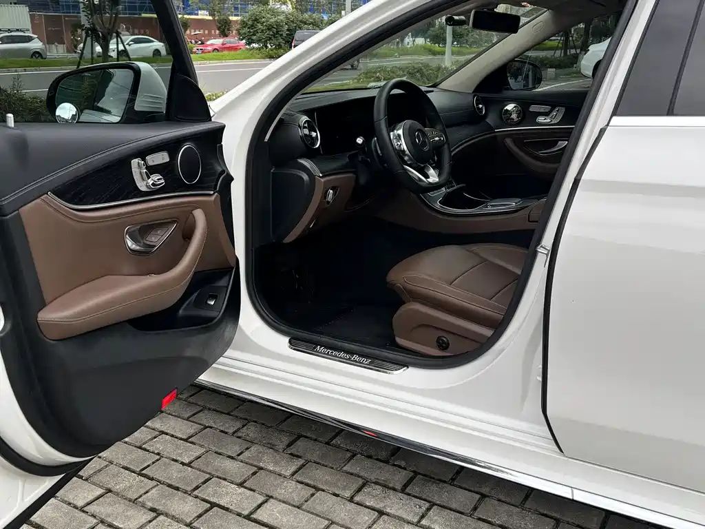 Mercedes-Benz E-Class — миниатюра 4