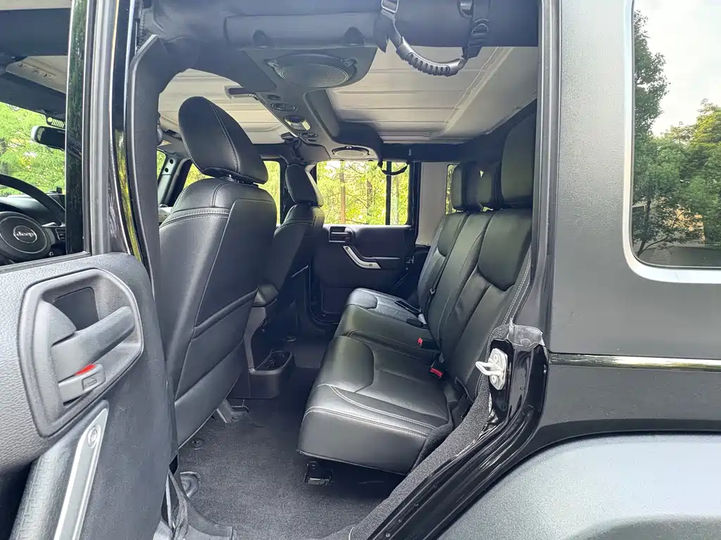 Jeep Wrangler — миниатюра 8