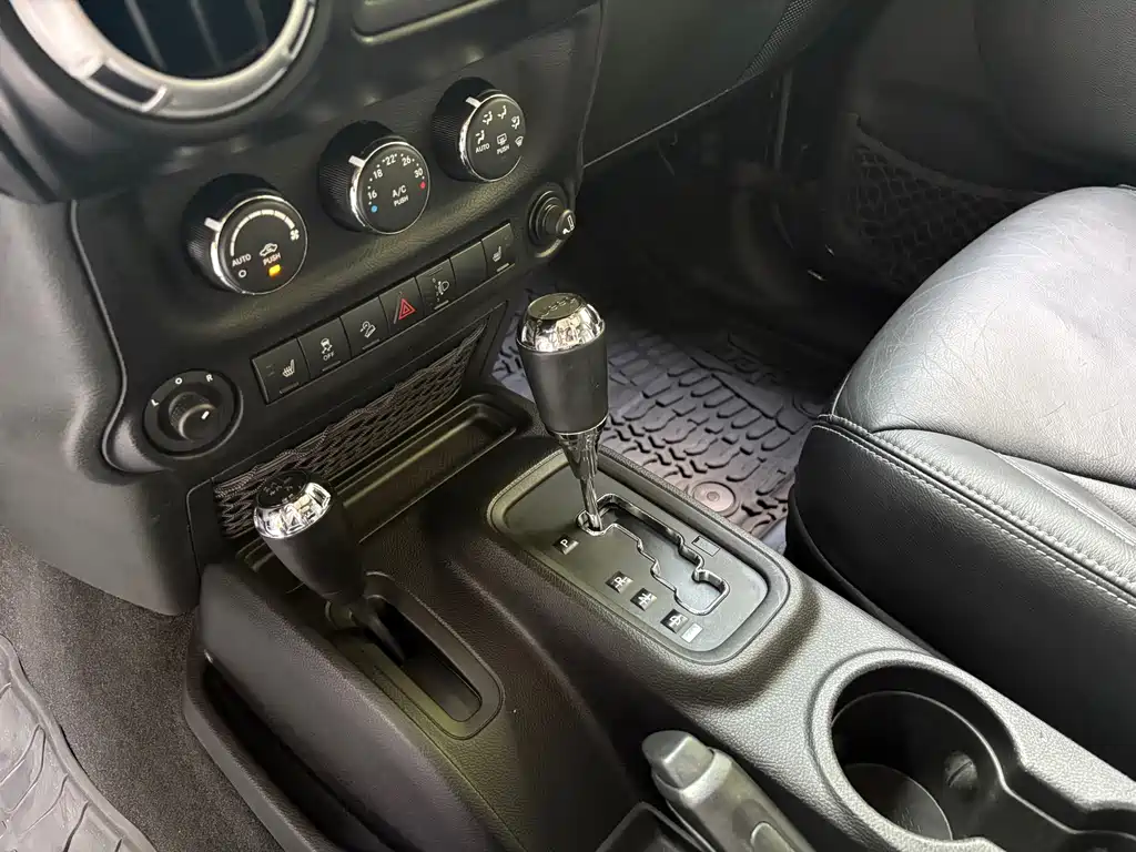Jeep Wrangler — миниатюра 12