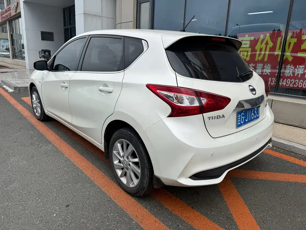 Nissan Tiida — миниатюра 6