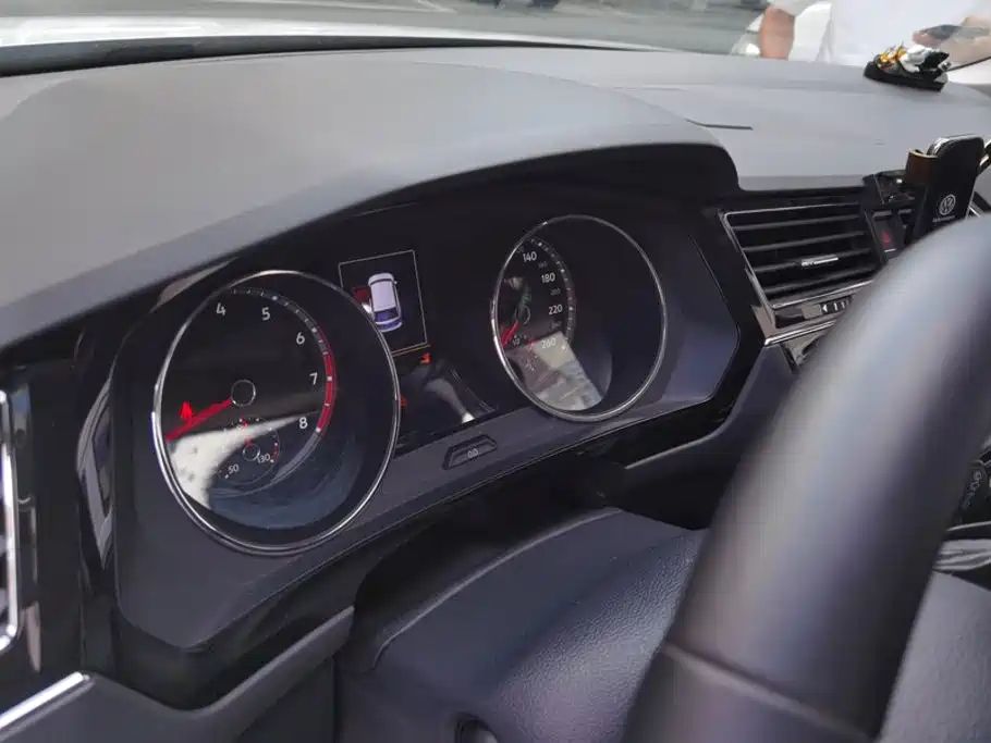 Volkswagen Tiguan L — миниатюра 14