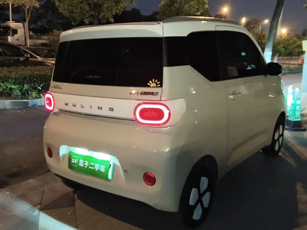 Wuling MINIEV — миниатюра 5