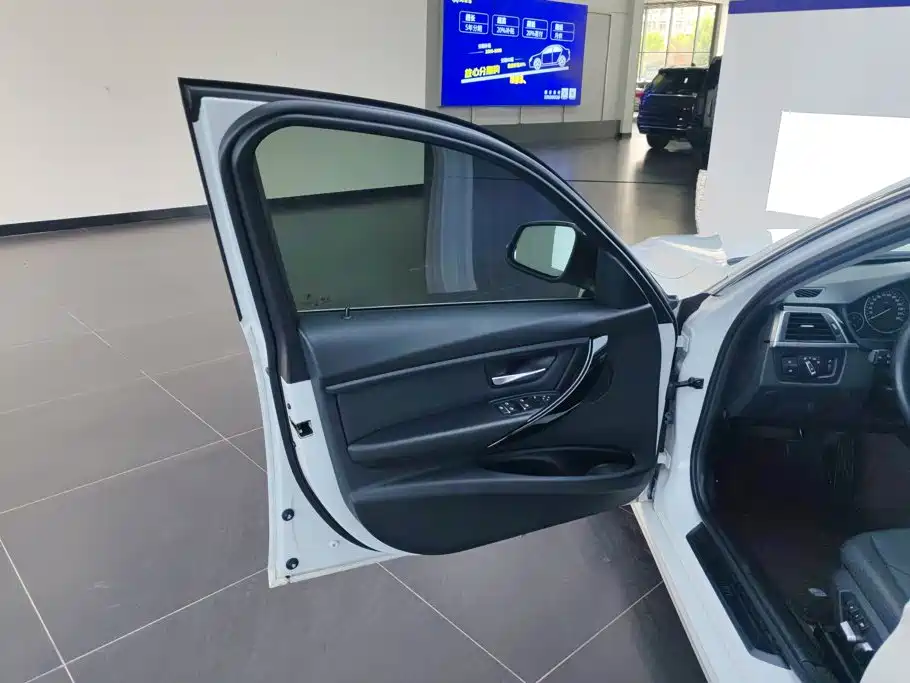 BMW 3 Series — миниатюра 7