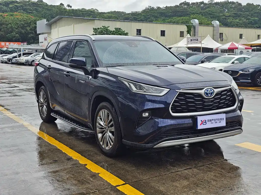 Toyota Highlander 2022 2.5L Luxury 7 мест