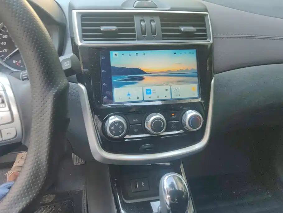 Nissan Tiida — миниатюра 13