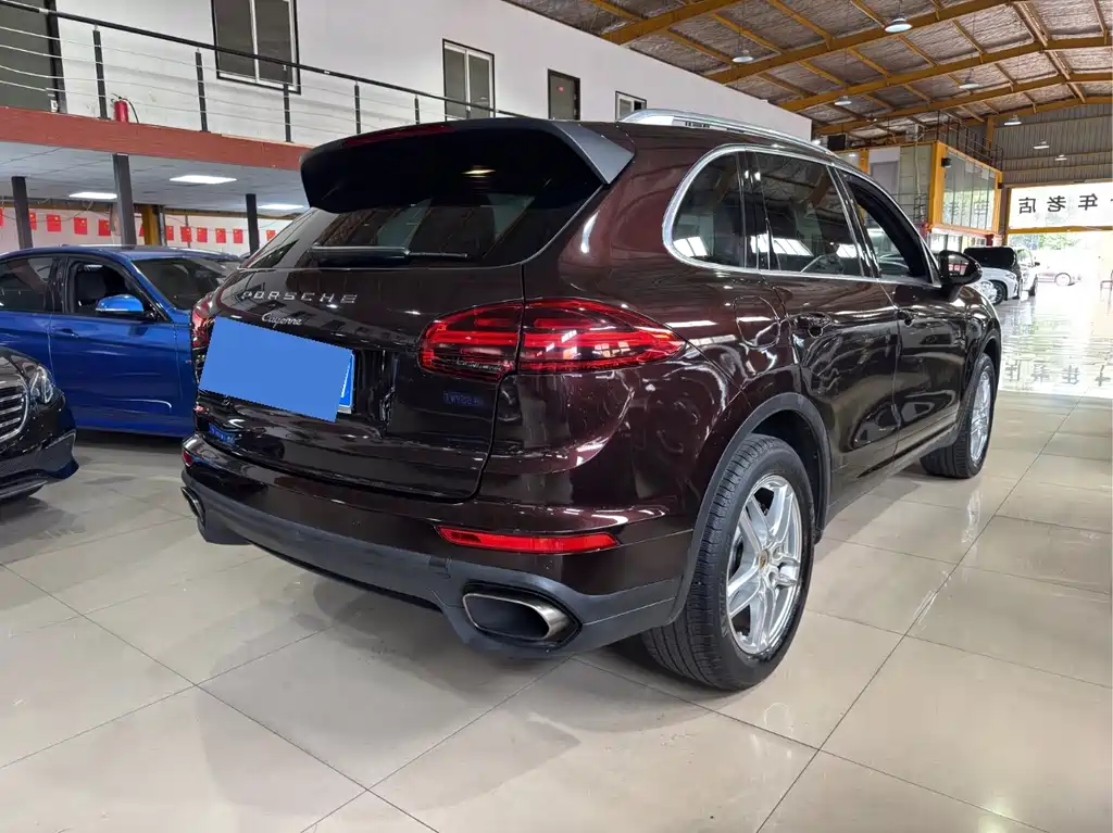 Porsche Cayenne — миниатюра 9