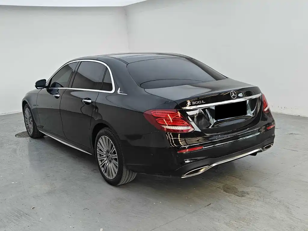 Mercedes-Benz E-Class — миниатюра 9