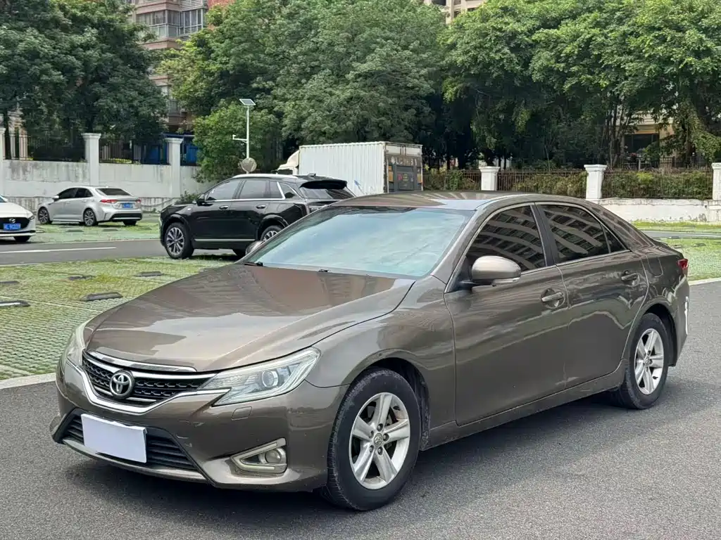 Toyota Reiz 2014