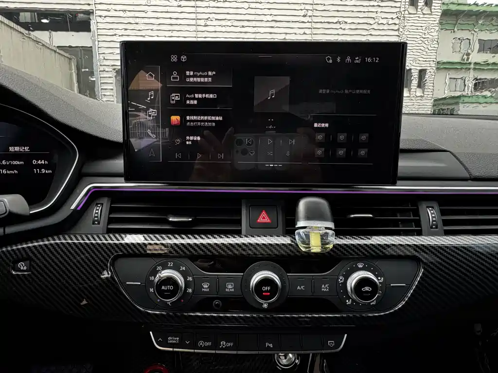 Audi A4L — миниатюра 12