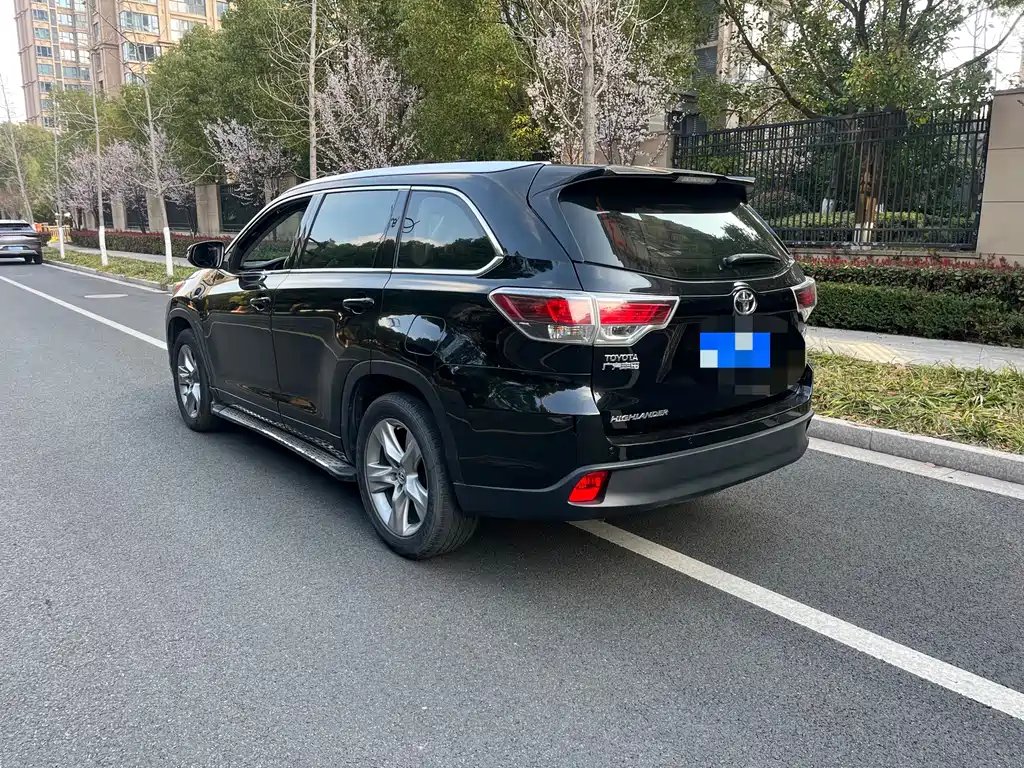TOYOTA HIGHLANDER