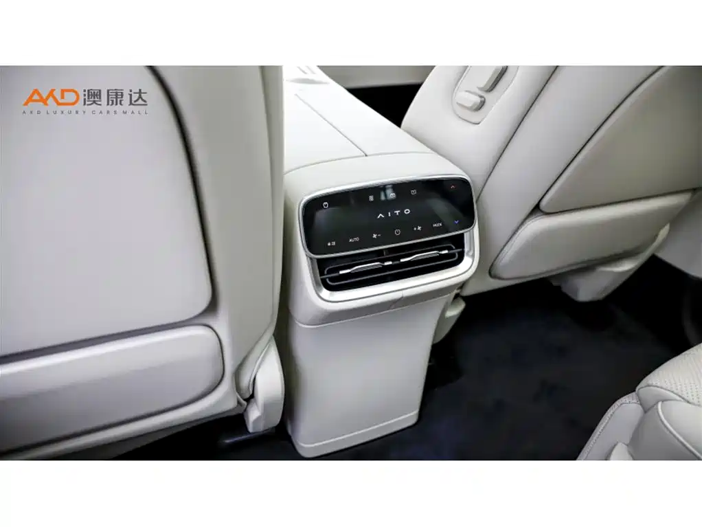 AITO ASK THE WORLD M8